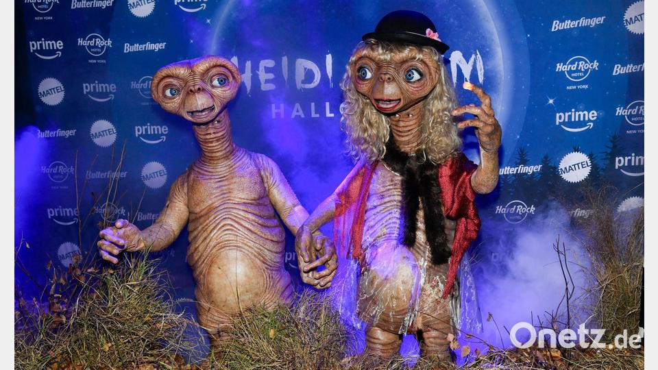 Heidi Klum ist für ihre irrwitzigen Halloween-Kostüme bekannt - 2024 als E.T. (Archivbild) Bild: Evan Agostini/Invision/AP/dpa