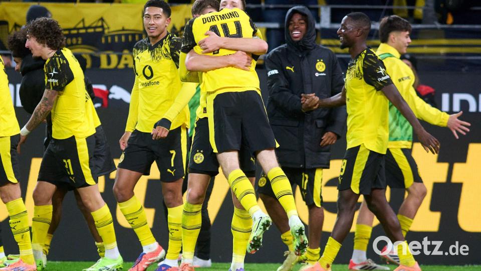 Der Matchwinner muss einstecken: Maximilian Beier wird geherzt von seinen Mitspielern. Bild: Bernd Thissen/dpa