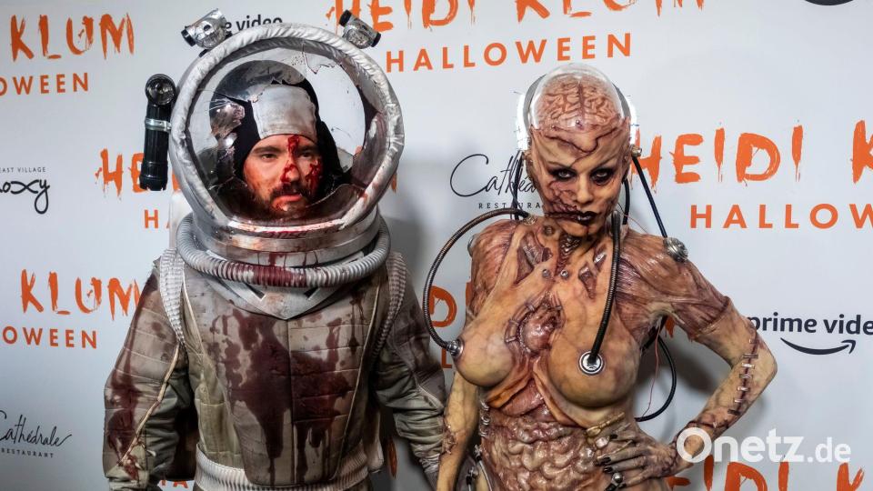 Heidi Klum verbringt viele Stunden in der Maske für ihre Halloween-Verkleidung - hier das Kostüm von 2019. (Archivbild) Bild: Charles Sykes/Invision/dpa