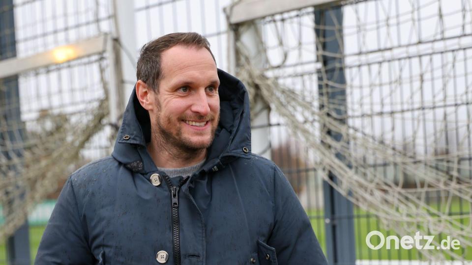 Sportdirektor Stephan Fürstner setzt weiter auf den Trainer (Archivfoto). Bild: Daniel Löb/dpa