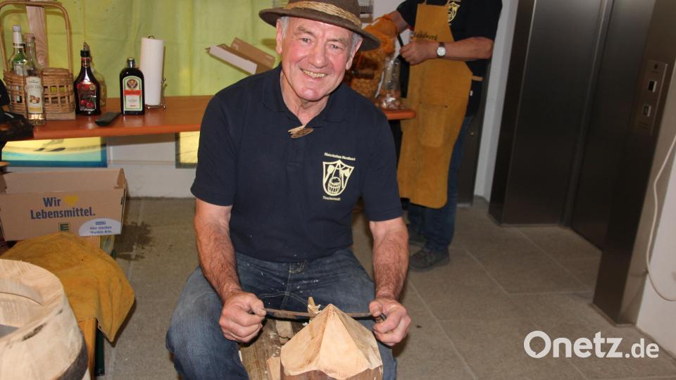 Herbert Konrad von der Handwerkerscheune bei seiner Arbeit. Bild: kro