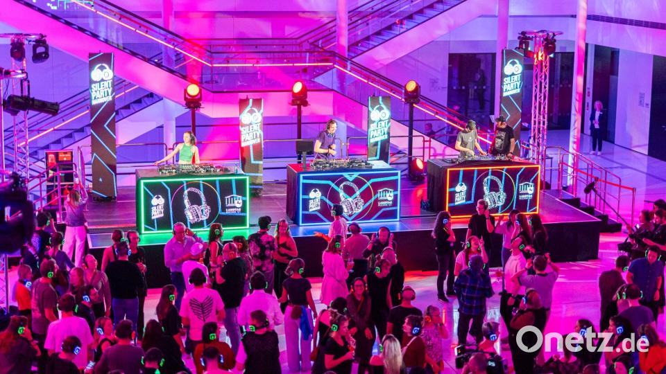 Musik gab es auf Kopfhörern. Bild: Michael Matthey/dpa