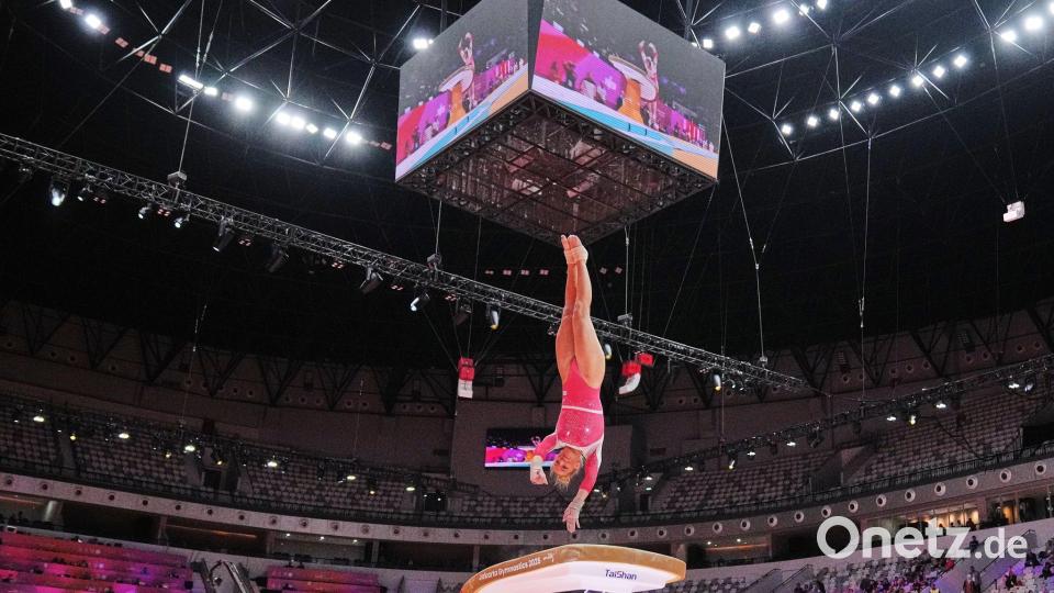 Fehlgriff auf dem Weg zur Medaille: Karina Schönmaier. Bild: Dita Alangkara/AP/dpa