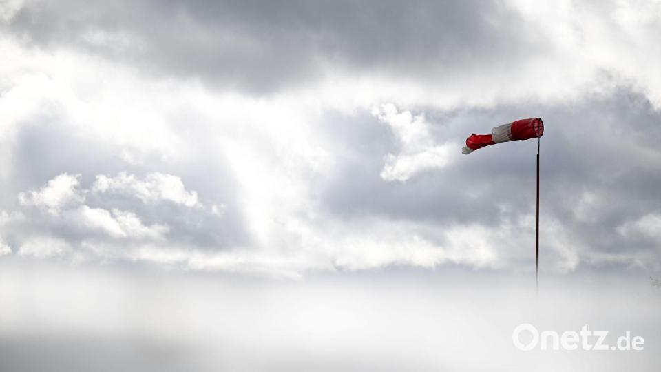 Das Wetter bleibt stürmisch - vor allem an der Küste und auf den Bergen. Bild: Marius Bulling/dpa