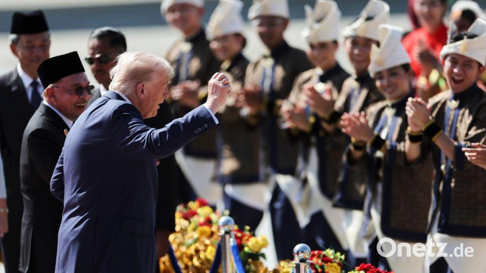 Bei seiner Ankunft in Malaysia tanzt US-Präsident Donald Trump- Bild: Hasnoor Hussain/Pool Reuters/AP/dpa