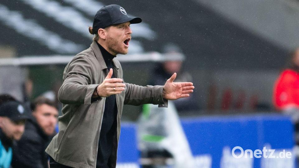 Gladbachs Coach Eugen Polanski hofft auf die Wende. Bild: Marius Becker/dpa