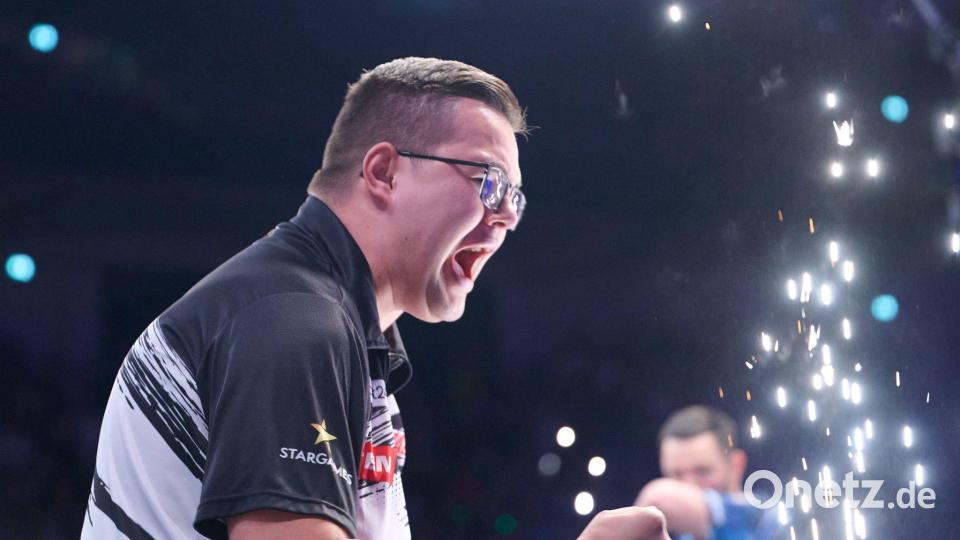 Emotionaler Sieg gegen Humphries: Gian van Veen jubelt. Bild: Bernd Thissen/dpa