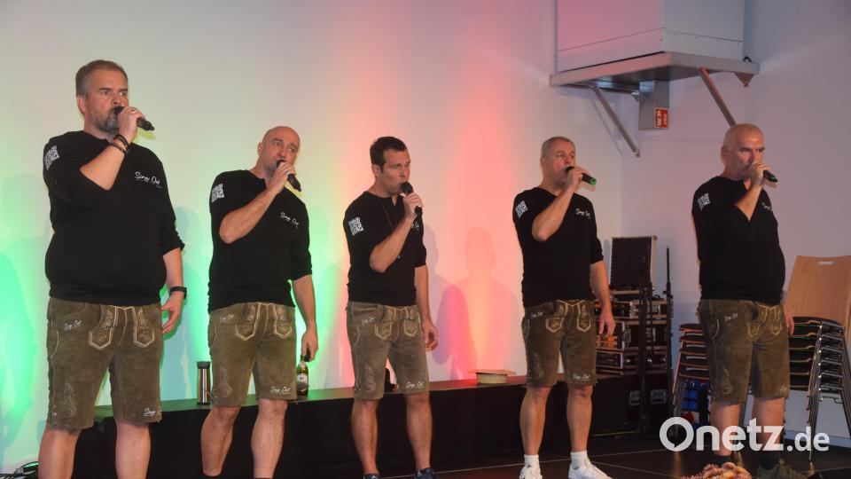 Im &quot;Omnibus zum Tinnitus&quot; nahm &quot;Sing out&quot; die Besucher mit auf eine A-Cappella-Reise. Bild: fz