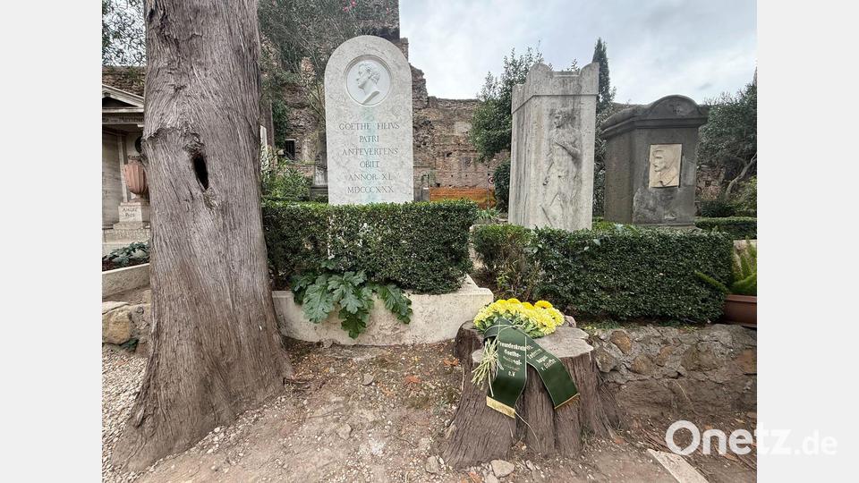 Das Grab von Goethes Sohn August in Rom wurde zum 195. Todestag restauriert - aber sein Vorname fehlt immer noch. Bild: Christoph Sator/dpa