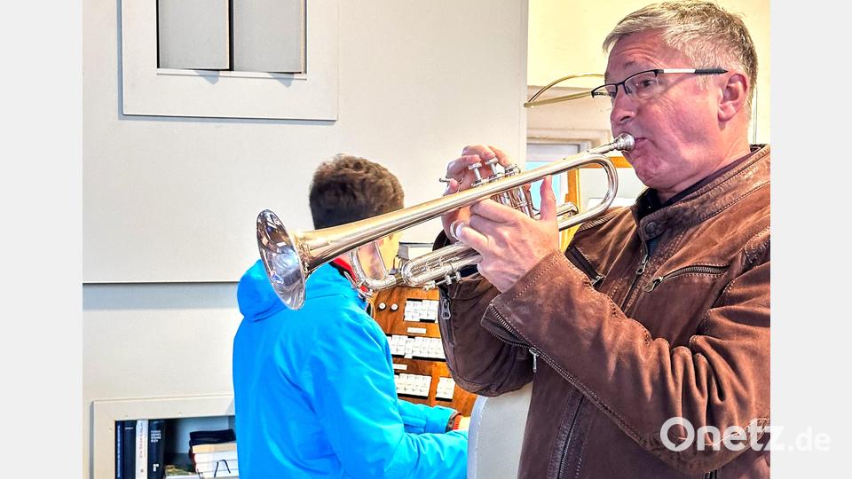 Franz Badura an der Trompete und Christian Farnbauer an der Orgel gestalteten die Abendmesse in der Hl. Dreifaltigkeit festlich. Bild: Christian Farnbauer