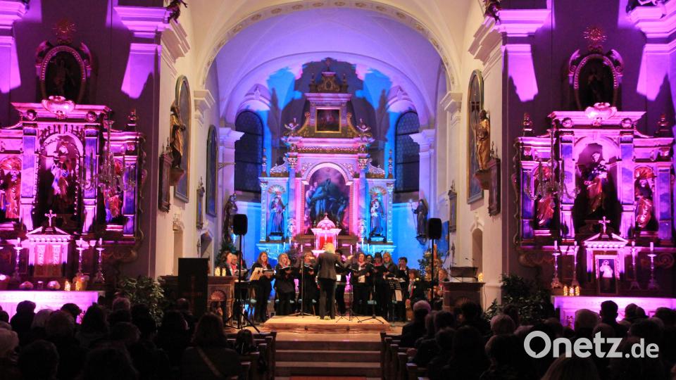 Das Gotteshaus war auch wunderschön illuminiert. Bild: kro