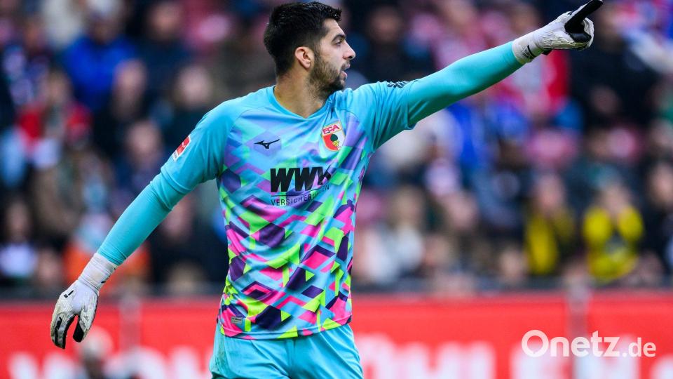 Steht im Pokal im Augsburger Tor: Ersatzkeeper Nediljko Labrovic. Bild: Tom Weller/dpa