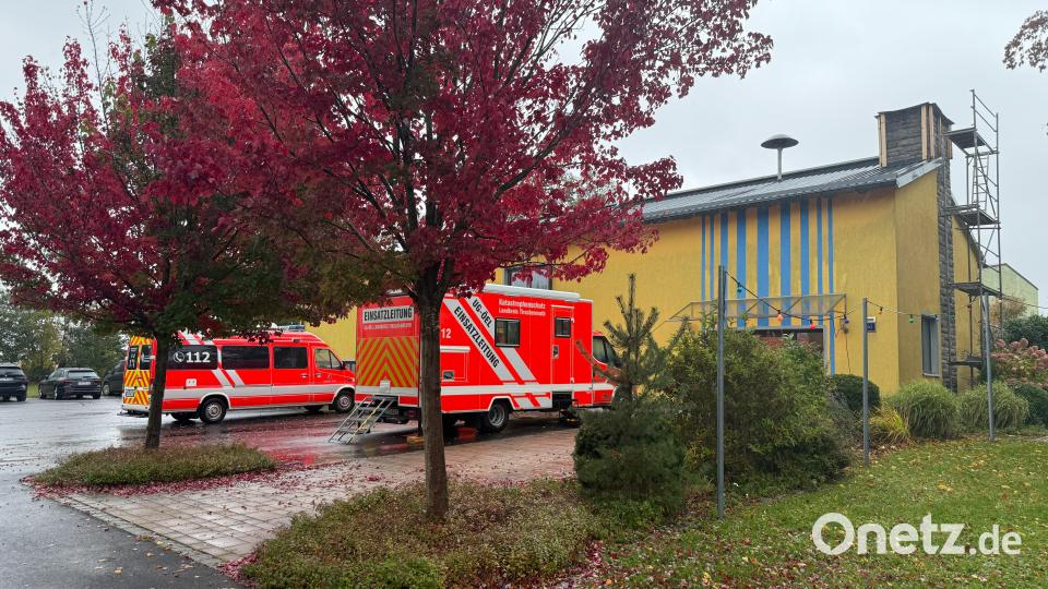 Örtliche Einsatzleitung im Dorfhaus Pullenreuth. Bild: rw