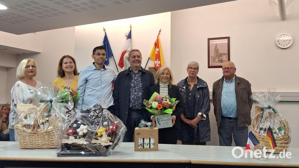 Die Delegation aus Auerbach in der Partnerstadt Laneuville devant Nancy. Von links Danielle Charpentier, Irene da Cunha, die beiden Bürgermeister Eric da Cunha und Joachim Neuß sowie Christina Grünthanner-Neuß, Michele Bouly und Serge Bouly. Bild: Stadt Auerbach