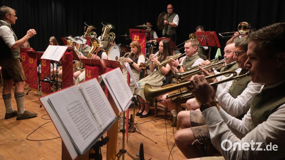 Die Waldkirchner Blaskapelle begeistert in Floß. Bild: le