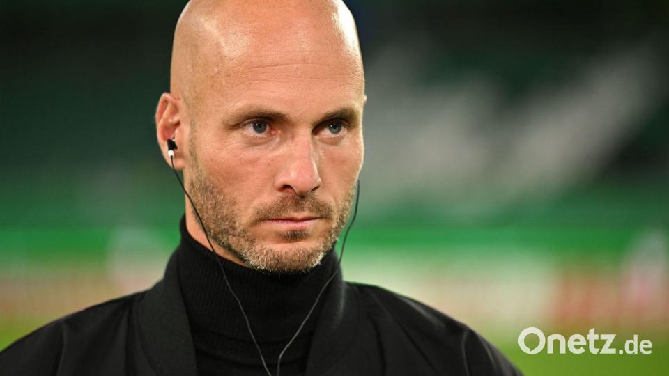 Unter Druck: Wolfsburgs Trainer Paul Simonis. Bild: Swen Pförtner/dpa