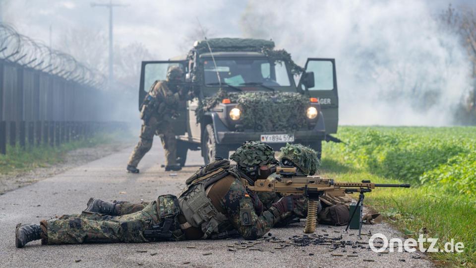 Bei der Übung „Marshal Power“ sollten Bundeswehr, Polizei und Rettungskräfte ein gemeinsames Vorgehen üben. Bild: Armin Weigel/dpa