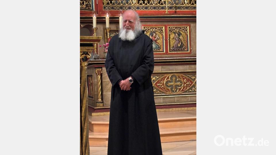 Anselm Grün lebt und arbeitet in der Benediktinerabtei Münsterschwarzach. Die Boulevardpresse nennt ihn "Seelenflüsterer und Glückspater". Bild: Erhard Nitzbon