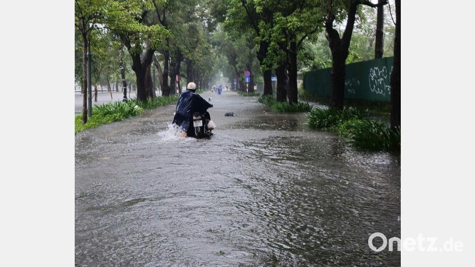Die Behörden warnten vor Sturzfluten. Bild: Hoang Le Y Minh/dpa