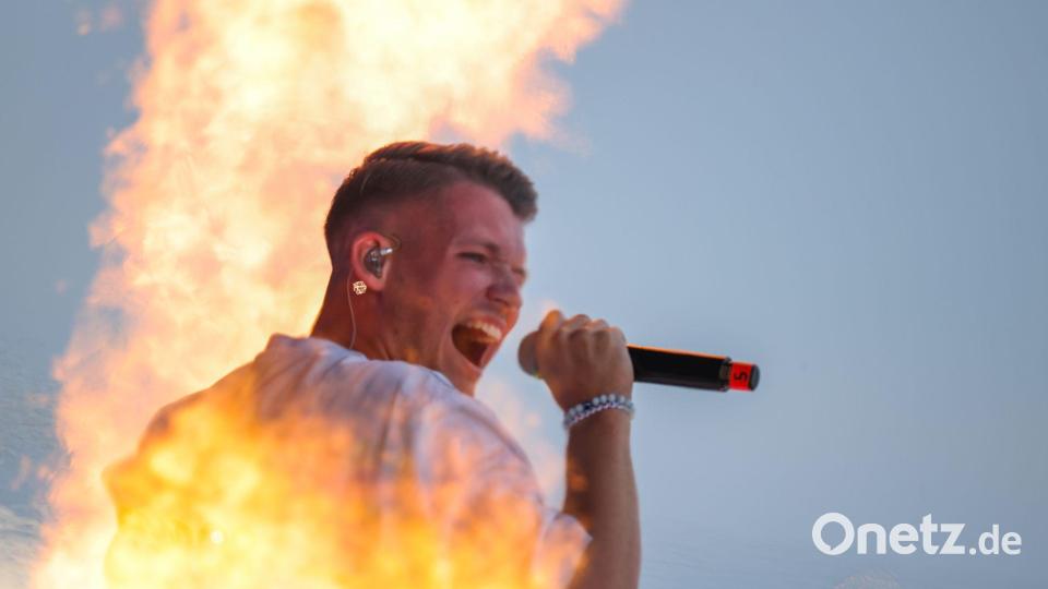 Erst Feuer, jetzt Eis: Julian Sommer zieht es im Winter auch auf die Skipiste. (Archivbild) Bild: Christoph Reichwein/dpa