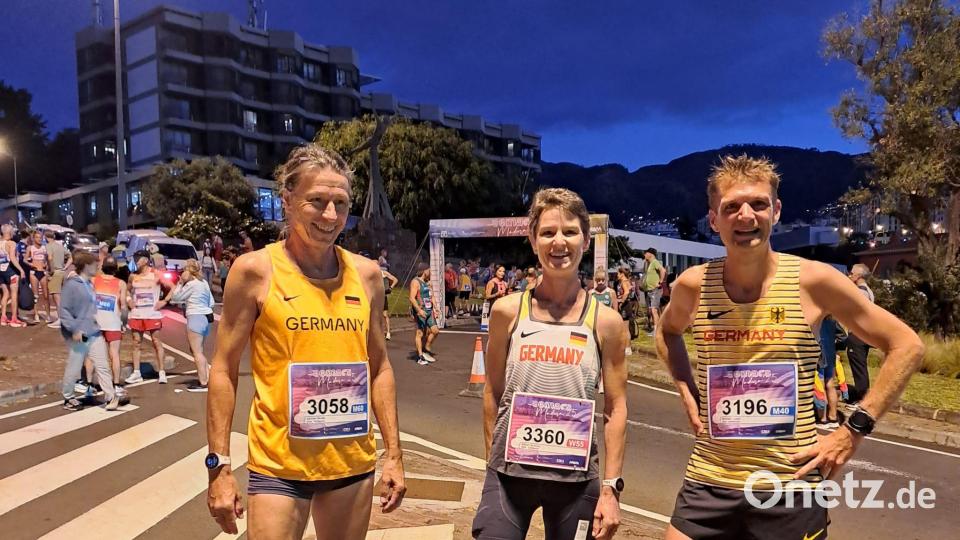 Anton Graml (von links), Birgit Schulz und Michael Lang vor dem Halbmarathonstart. Bild: Brigitte Graml