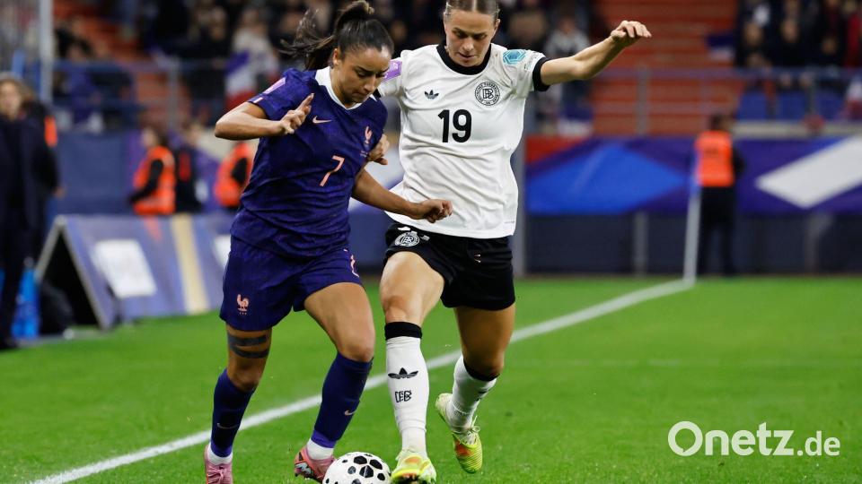 Setzte sich am Ende entscheidend durch: Linksaußen Klara Bühl (r.) trifft auch im Rückspiel Bild: Jeremias Gonzalez/AP/dpa