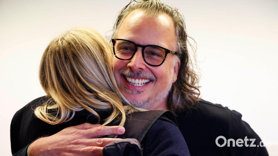 Freude über Erfolg vor Gericht: Unternehmer darf Namen „Likör ohne Ei“ verwenden. Bild: Frank Molter/dpa