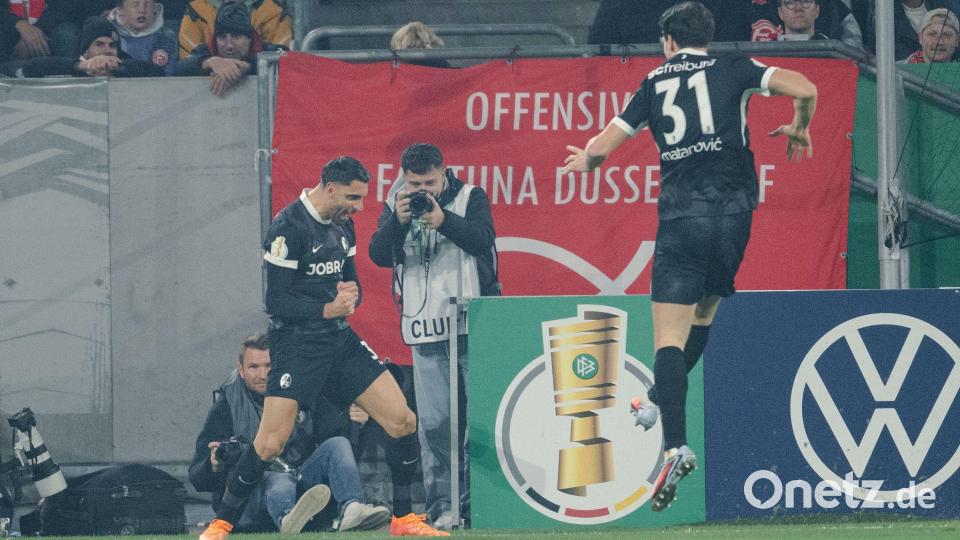 Freiburger Torschützen jubeln. Bild: Marius Becker/dpa