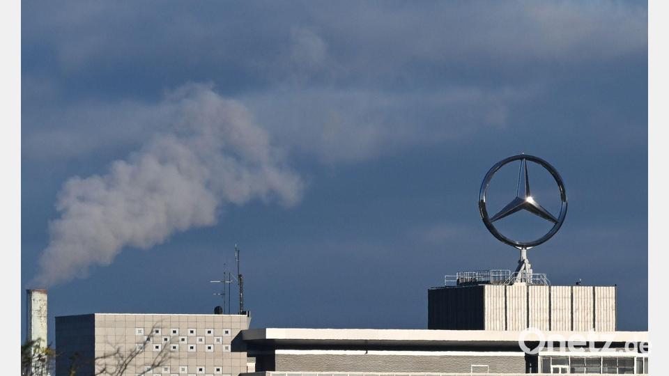 Mercedes-Benz mit Gewinneinbruch. (Foto aktuell) Bild: Bernd Weißbrod/dpa