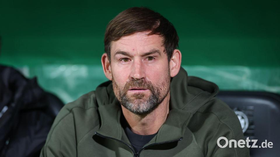 Wieder eine Niederlage für Fürths Trainer Thomas Kleine. Bild: Daniel Karmann/dpa