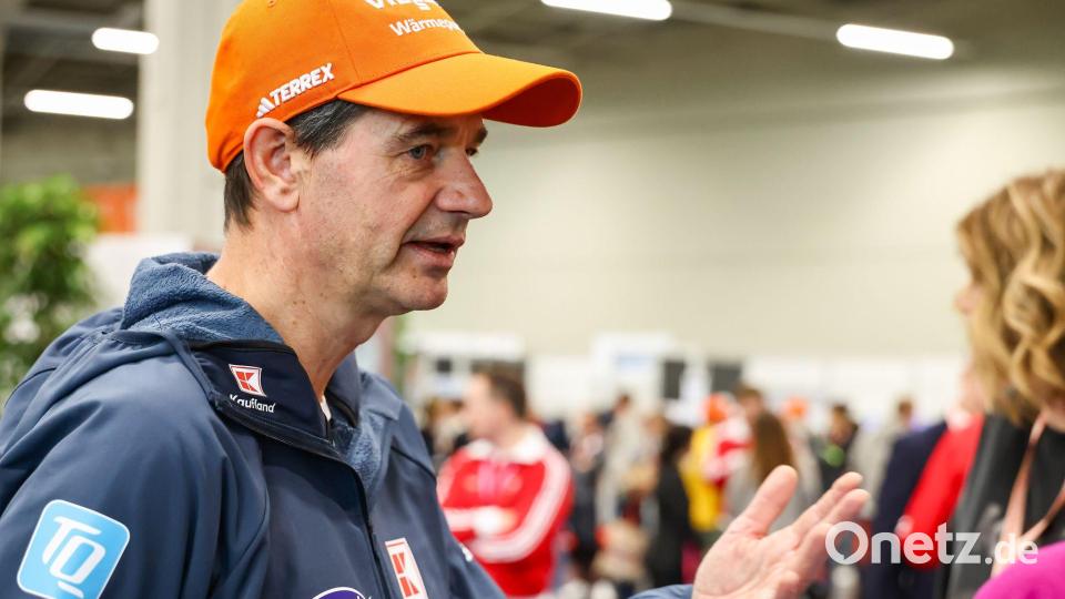 Skisprung-Bundestrainer Stefan Horngacher kritisiert die Aufarbeitung des WM-Anzugskandals. Bild: Daniel Löb/dpa