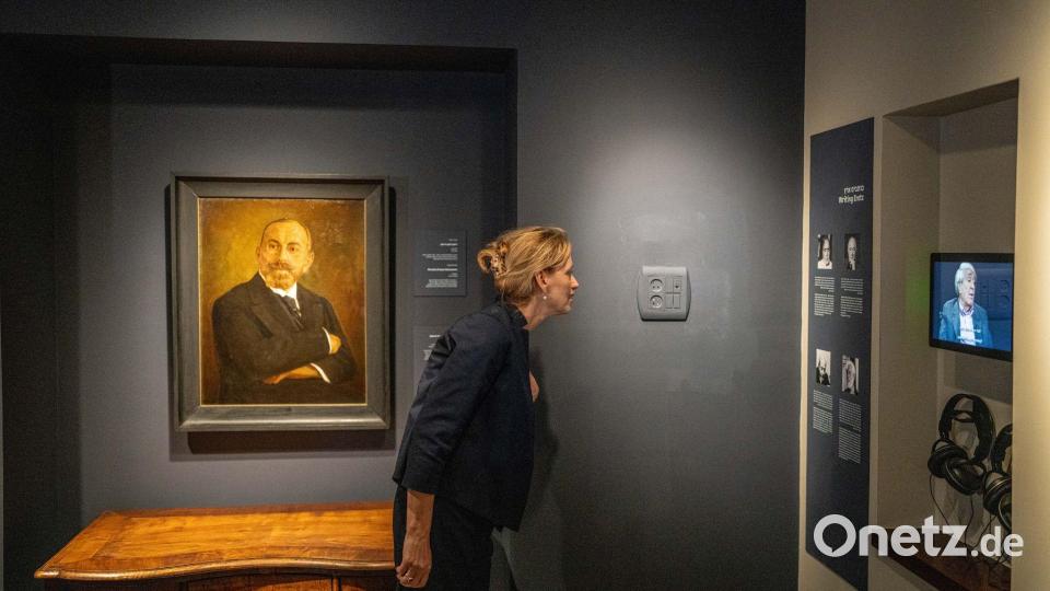 Im nördlichen Haifa eröffnete Prien die neuen Räume des Jeckes-Museums. Bild: Ilia Yefimovich/dpa