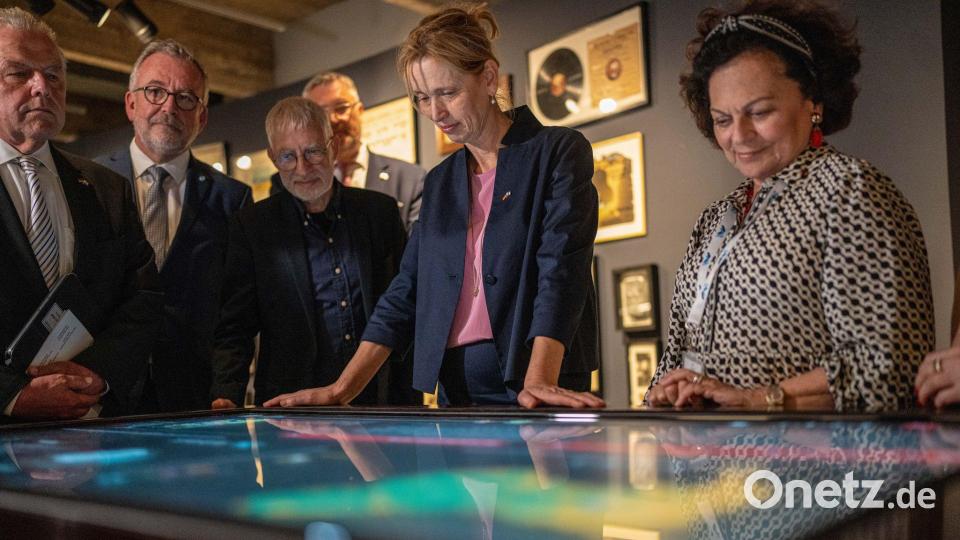 Bildungsministerin Karin Prien bereist Israel. Bild: Ilia Yefimovich/dpa