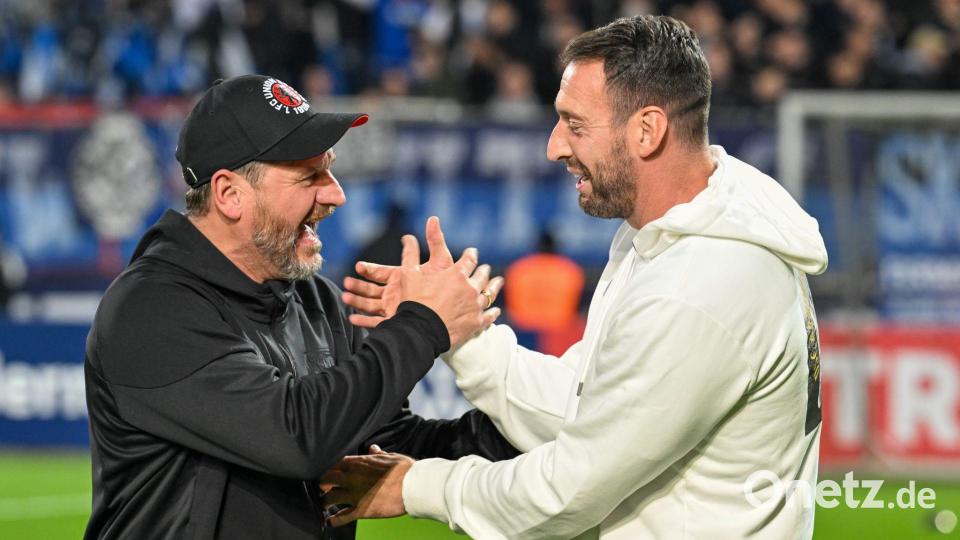 Die Trainer Baumgart (l.) und Kniat (r.) sind freundschaftlich verbunden. Bild: Soeren Stache/dpa