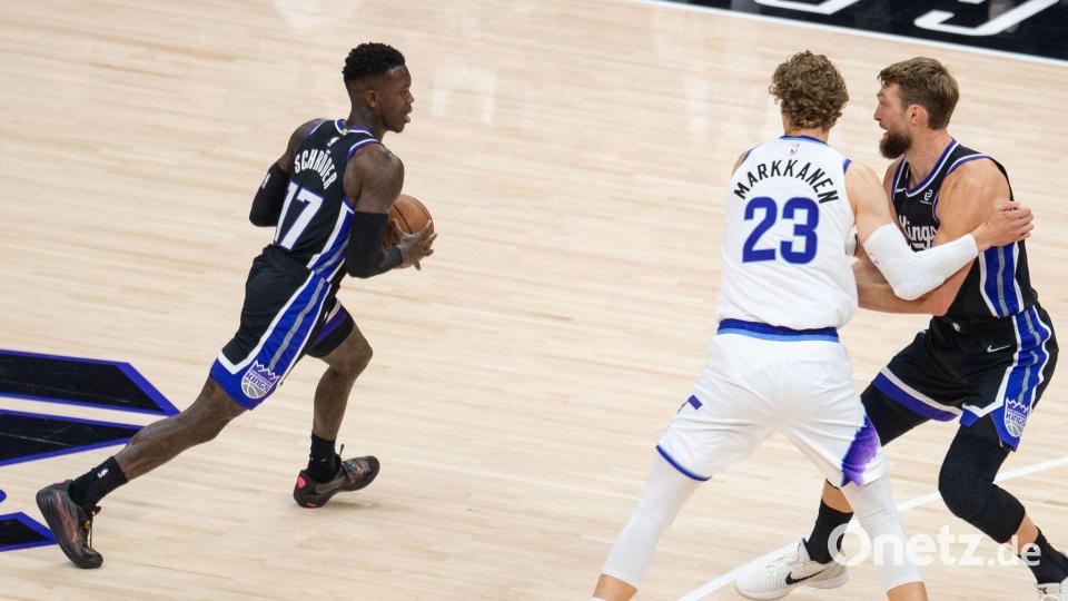 Schröder (links) will bei den Kings als Aufbauspieler für guten Zusammenhalt sorgen. (Archivfoto) Bild: Maximilian Haupt/dpa