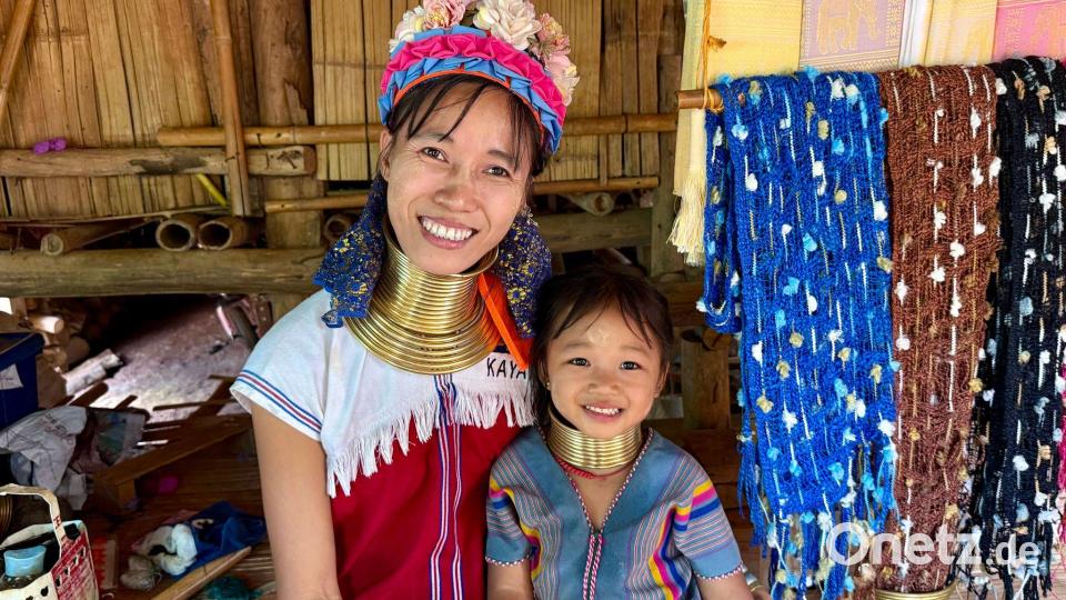 Schon Kinder ab fünf Jahren tragen die Messingringe. Bild: Carola Frentzen/dpa