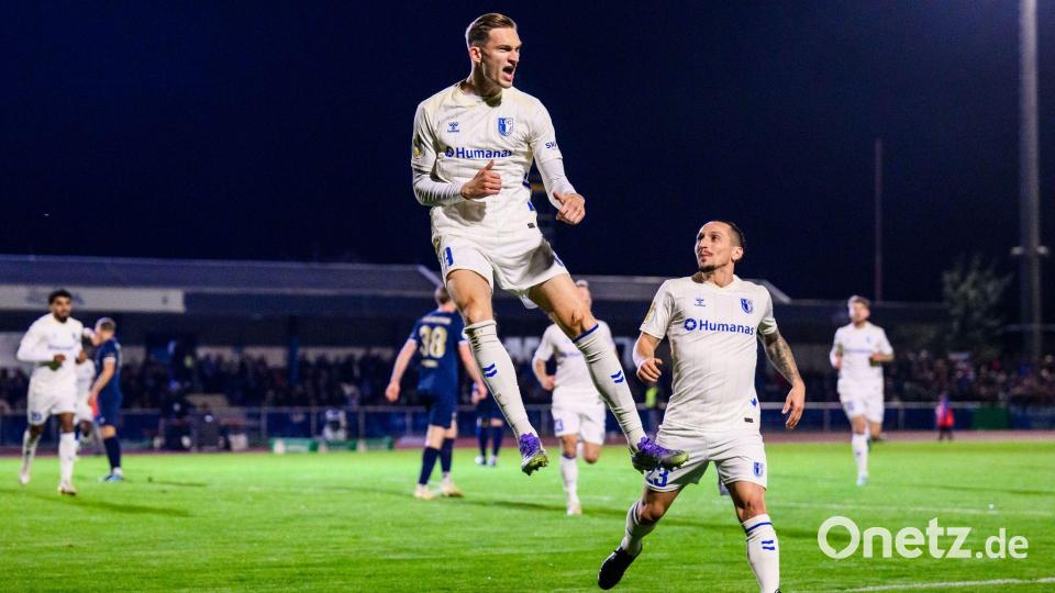 Magdeburg-Stürmer Maximilian Breunig jubelt über sein Tor zum 1:0 in Illertissen. Bild: Tom Weller/dpa