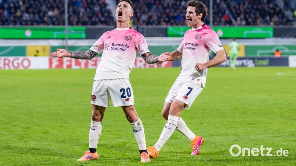 Álex Grimaldo sorgte per Freistoß für das 1:0 für Bayer Leverkusen. Bild: David Inderlied/dpa