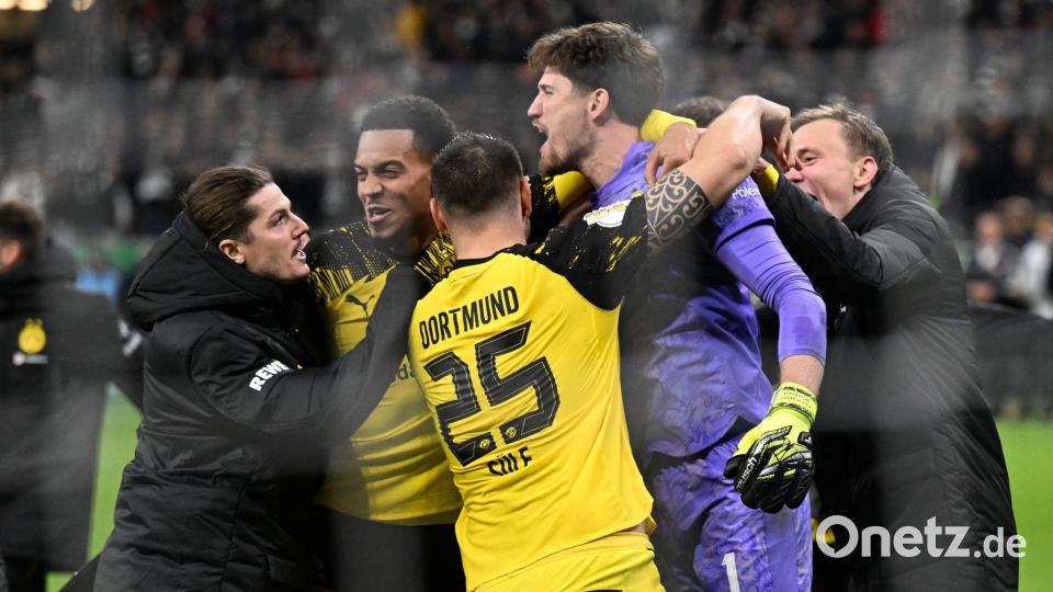 Borussia Dortmund bejubelt den Einzug ins Pokal-Achtelfinale. Bild: Arne Dedert/dpa