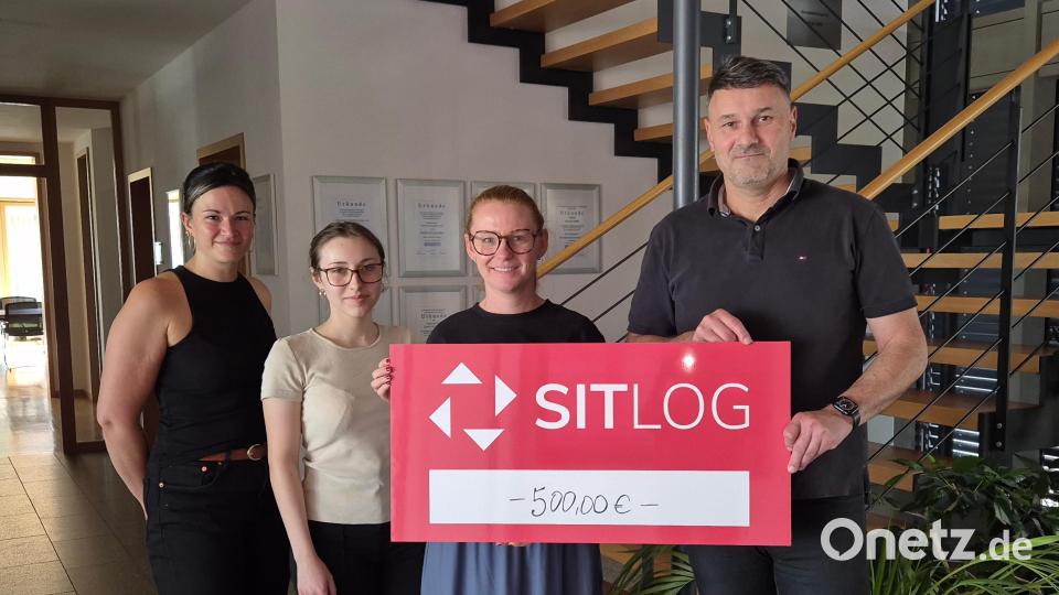 Je 500 Euro spendet die Firma Sitlog an das Team Bananenflanke (im Bild), den Verein Bonsai, Bunter Kreis und die FFW Meerbodenreuth. Bild: Michael Igl