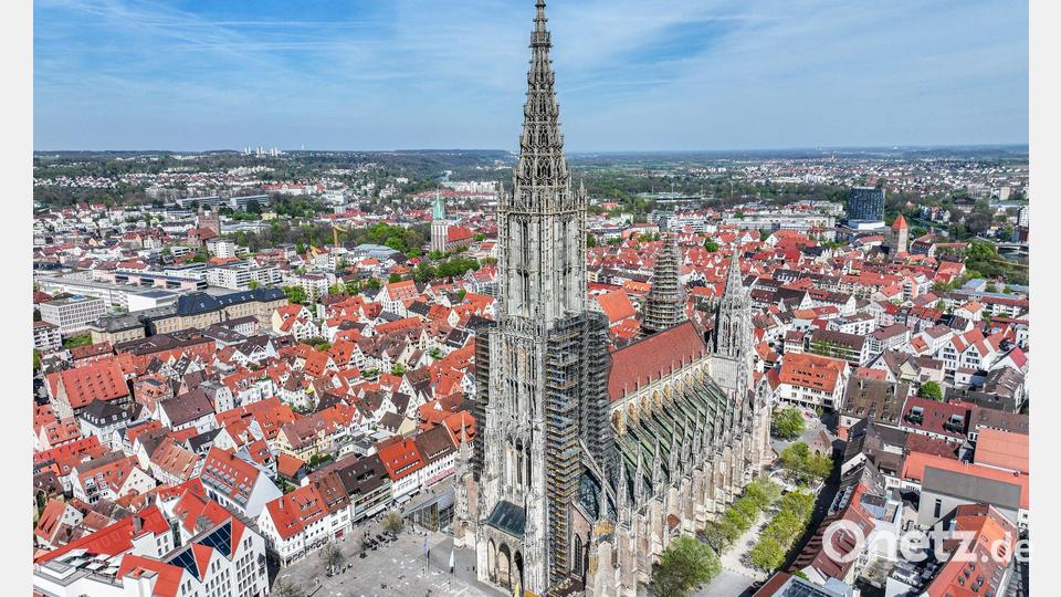 Ulm hat nicht mehr den höchsten Kirchturm der Welt. (Archivbild) Bild: Jason Tschepljakow/dpa