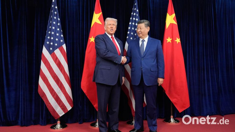 Trump (l) und Xi sind die Staatschefs der beiden weltgrößten Volkswirtschaften. Bild: Mark Schiefelbein/AP/dpa