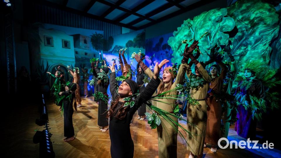 Der ursprünglich als "Kindersingkreis" gegründete Chor hat inzwischen internationale Erfahrung und macht im Zuge einer Deutschland-Tournee auch in Amberg Station. Bild: Trixi Grossauer