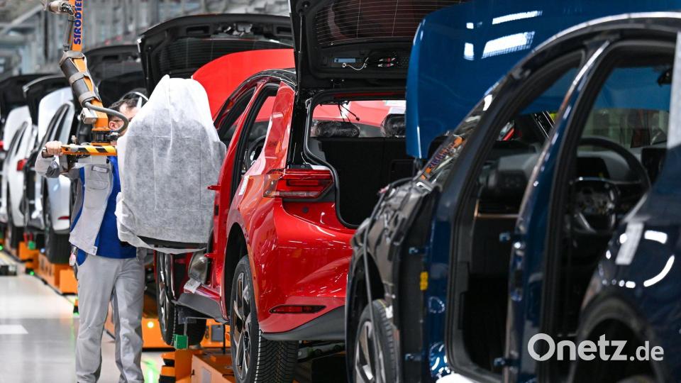 Die Produktion bei VW läuft auch nächste Woche weiter. (Archivbild) Bild: Hendrik Schmidt/dpa