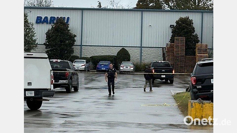 Einsatzkräfte des Cleveland Police Departments ermittelten auf dem Firmengelände. Bild: -/Cleveland Police Department/dpa