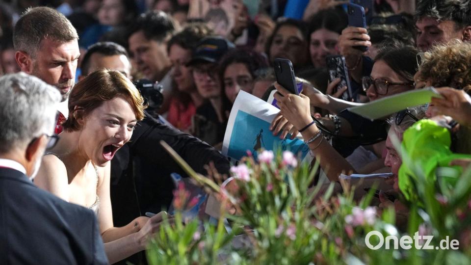 Emma Stone vor der Filmpremiere in Venedig. (Archivbild) Bild: Alessandra Tarantino/Invision/dpa