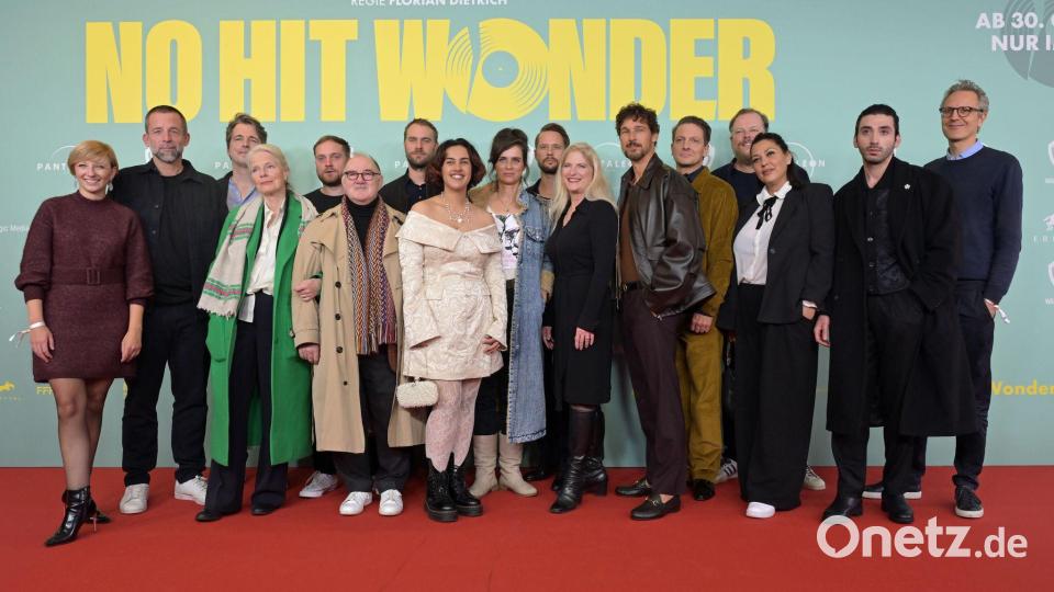 Das Filmteam bei der Premiere. Bild: Malin Wunderlich/dpa