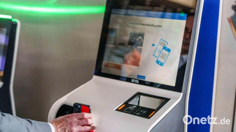 Ryanair macht Schluss mit Papier. (Archivbild) Bild: Andreas Arnold/dpa