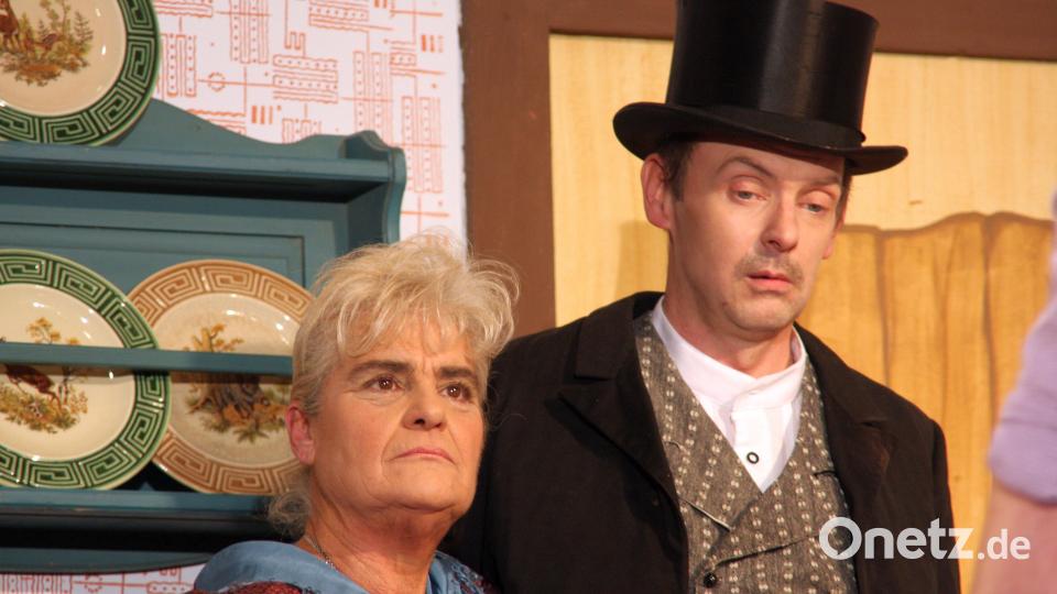 Der Dreiakter vor einem Jahr, &quot;Treibjagd in die Ehe&quot;, war ein Publikumserfolg. Die nur ausgedachten Figuren Philomena (dargestellt von Gabi Härtl) und Korbi (Florian Busl, Vorsitzender des Trachtenvereins) wurden ein Paar mit Heiratsabsichten. Archivbild: wro