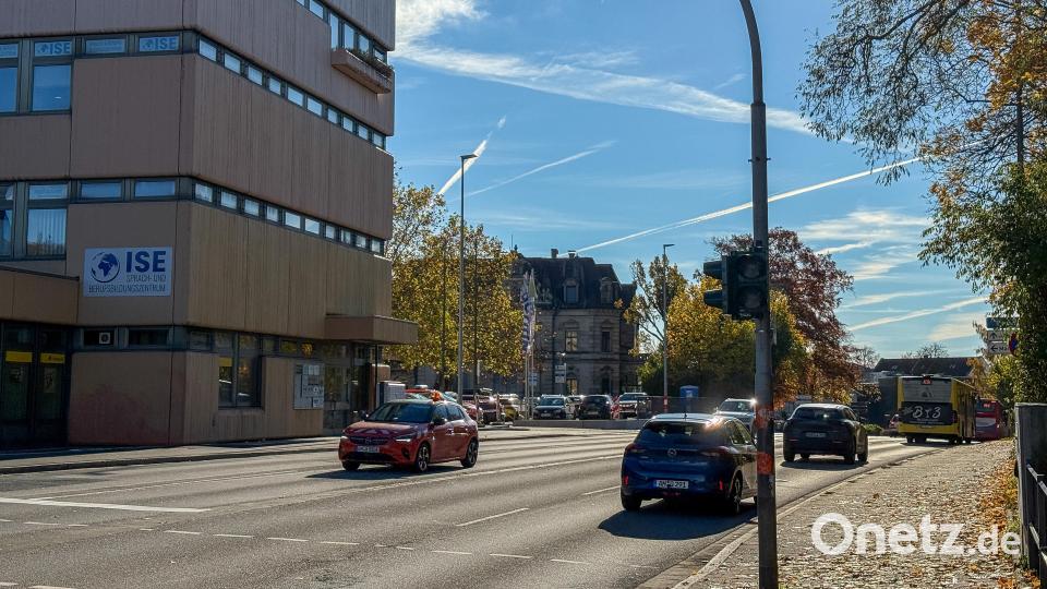 Wieder ein gewohntes Bild für die Amberger: Der Kaiser-Ludwig-Ring ist wieder normal befahrbar. Bild: Wolfgang Steinbacher